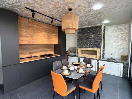 5 otaqlı həyət evi/bağ evi - Mərdəkan q. - 200 m²