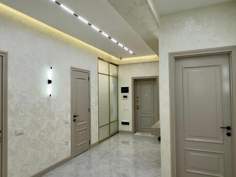 4 otaqlı yeni tikili - 8 Noyabr m. - 145 m²
