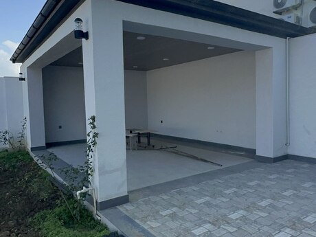 7 otaqlı həyət evi/bağ evi - Novxanı q. - 180 m²