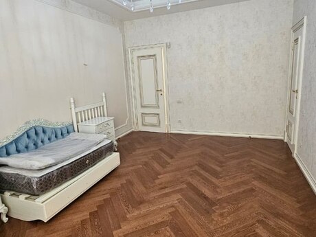 4 otaqlı yeni tikili - Elmlər Akademiyası m. - 205 m²
