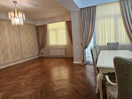 4 otaqlı yeni tikili - Elmlər Akademiyası m. - 205 m²