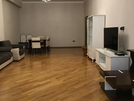 5 otaqlı yeni tikili - Nəsimi r. - 217 m²