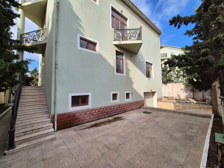 8 otaqlı həyət evi/bağ evi - NZS q. - 410 m²