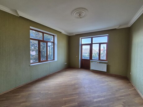 8 otaqlı həyət evi/bağ evi - NZS q. - 410 m²