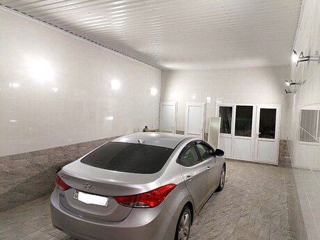 5 otaqlı həyət evi/bağ evi - Bakıxanov q. - 250 m²