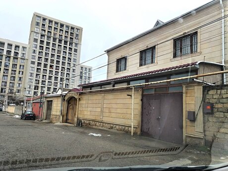 5 otaqlı həyət evi/bağ evi - Bakıxanov q. - 250 m²