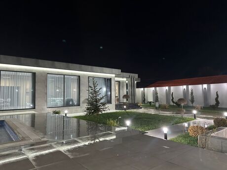 4 otaqlı həyət evi/bağ evi - Şüvəlan q. - 230 m²