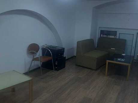 3 otaqlı köhnə tikili - 28 May m. - 60 m²