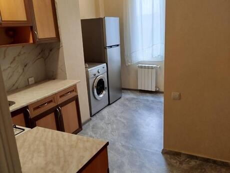 2 otaqlı köhnə tikili - Elmlər Akademiyası m. - 55 m²