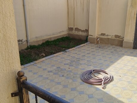 4 otaqlı həyət evi/bağ evi - Qaraçuxur q. - 170 m²