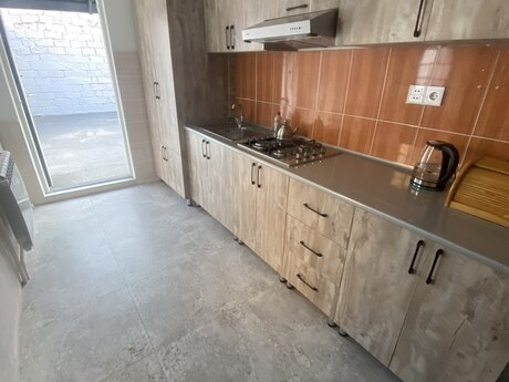 3 otaqlı həyət evi/bağ evi - İnşaatçılar m. - 150 m²