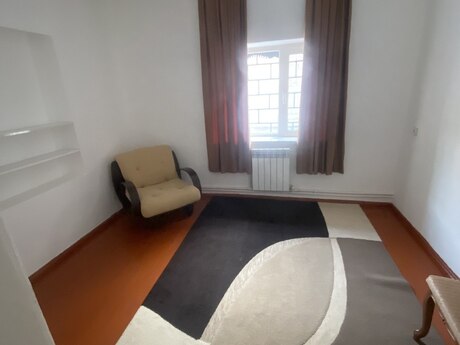3 otaqlı həyət evi/bağ evi - İnşaatçılar m. - 150 m²