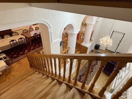 10 otaqlı həyət evi/bağ evi - Azadlıq Prospekti m. - 450 m²