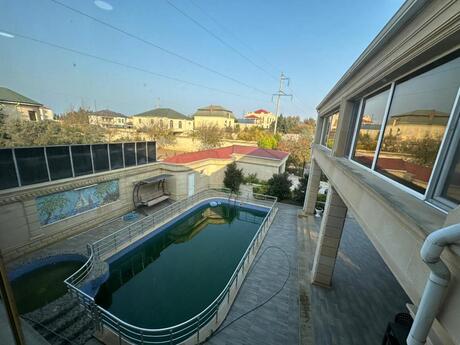 8 otaqlı həyət evi/bağ evi - Novxanı q. - 600 m²