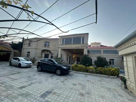 8 otaqlı həyət evi/bağ evi - Novxanı q. - 600 m²