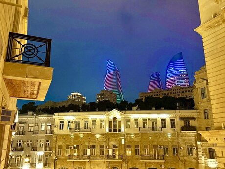 4 otaqlı köhnə tikili - İçəri Şəhər m. - 130 m²