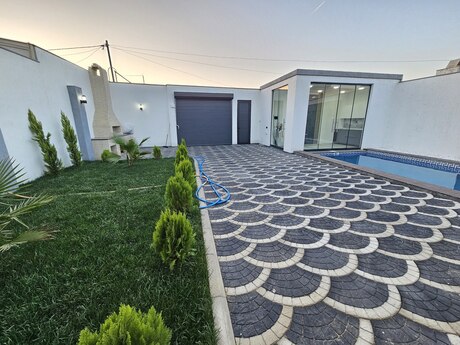 4 otaqlı həyət evi/bağ evi - Şüvəlan q. - 160 m²