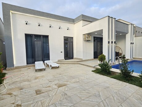4 otaqlı həyət evi/bağ evi - Şüvəlan q. - 150 m²
