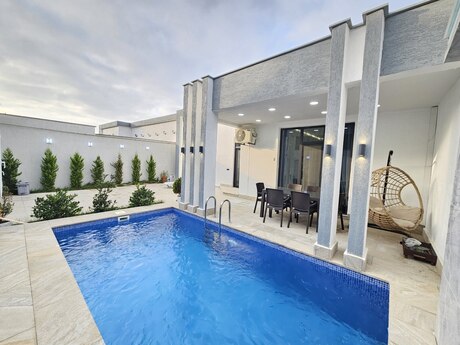 4 otaqlı həyət evi/bağ evi - Şüvəlan q. - 150 m²