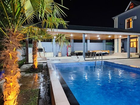 7 otaqlı həyət evi/bağ evi - Qəbələ - 400 m²