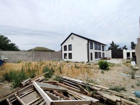 6 otaqlı həyət evi/bağ evi - Maştağa q. - 240 m²