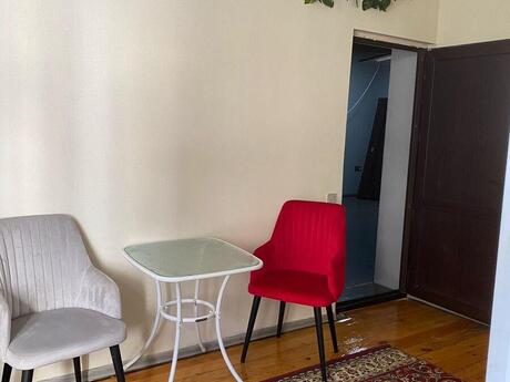 7 otaqlı həyət evi/bağ evi - Gənclik m. - 500 m²