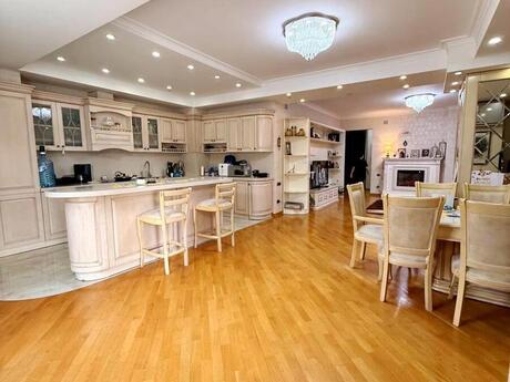 4 otaqlı yeni tikili - 28 May m. - 178 m²