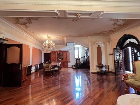 9 otaqlı həyət evi/bağ evi - Qara Qarayev m. - 400 m²