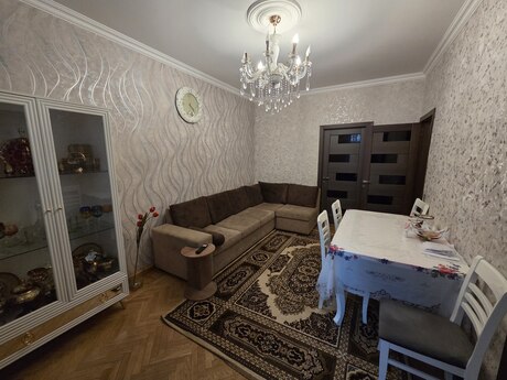 3 otaqlı köhnə tikili - Azadlıq Prospekti m. - 50 m²