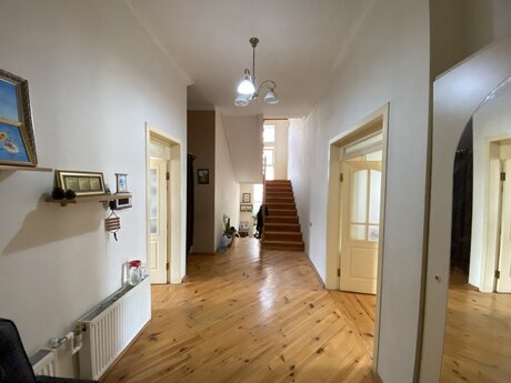 6 otaqlı həyət evi/bağ evi - Badamdar q. - 300 m²