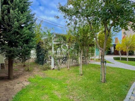 5 otaqlı həyət evi/bağ evi - Mərdəkan q. - 220 m²