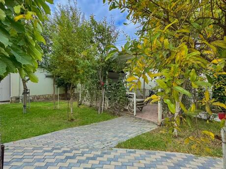 5 otaqlı həyət evi/bağ evi - Mərdəkan q. - 220 m²