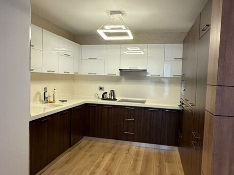 Elan №5525461 - Bakı, 28 May m., 2 otaqlı, 85 m², 1/32 mərtəbə
