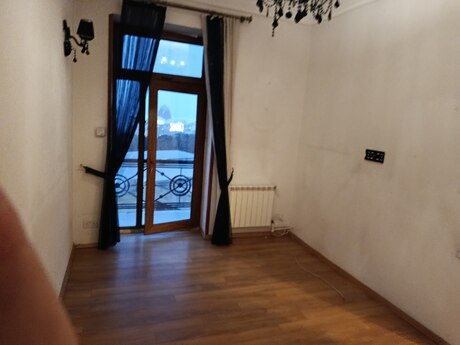 3 otaqlı köhnə tikili - İçəri Şəhər m. - 115 m²