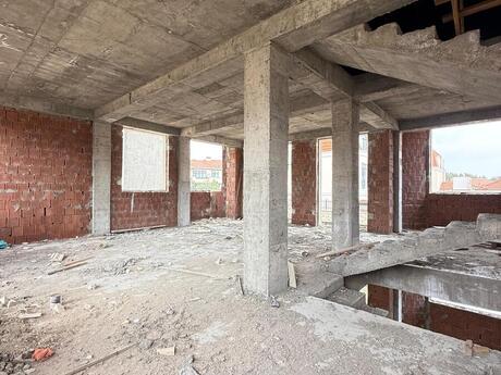 8 otaqlı həyət evi/bağ evi - Sea Breeze q. - 400 m²