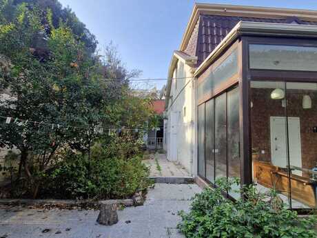 4 otaqlı həyət evi/bağ evi - Elmlər Akademiyası m. - 100 m²