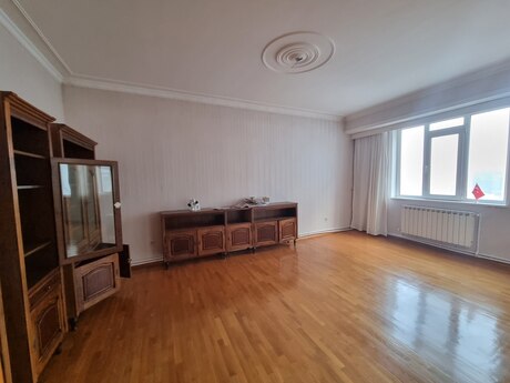 4 otaqlı mənzil, 190 m², Nizami: 400 000 ₼ 5