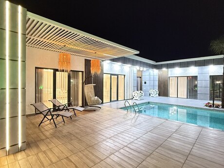 5 otaqlı həyət evi/bağ evi - Mərdəkan q. - 220 m²