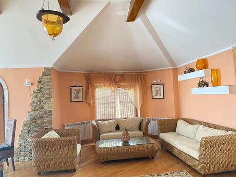 7 otaqlı həyət evi/bağ evi - Badamdar q. - 450 m²