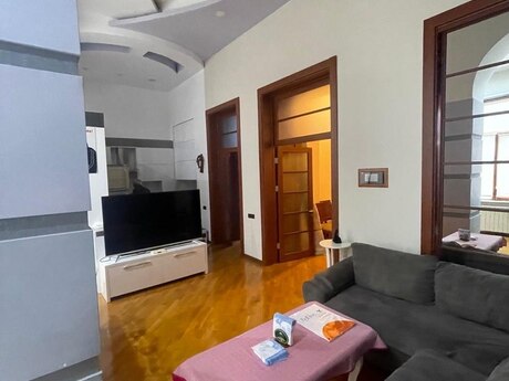 4 otaqlı köhnə tikili - Sahil m. - 120 m²