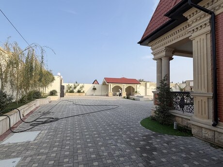 5 otaqlı həyət evi/bağ evi - Buzovna q. - 300 m²