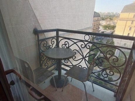 3 otaqlı köhnə tikili - Ağ şəhər q. - 110 m²