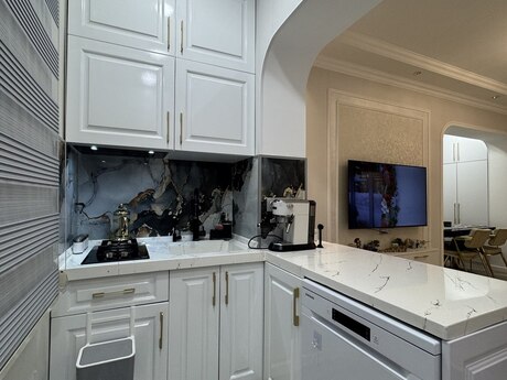 2 otaqlı köhnə tikili - Azadlıq Prospekti m. - 55 m²