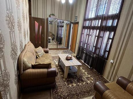 4 otaqlı köhnə tikili - 20-ci sahə q. - 130 m²