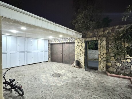 6 otaqlı həyət evi/bağ evi - Əhmədli m. - 350 m²