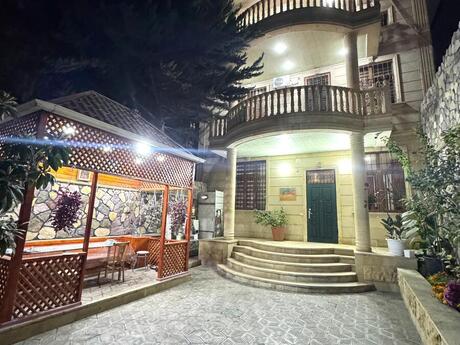 5 otaqlı həyət evi/bağ evi - Əhmədli m. - 350 m²