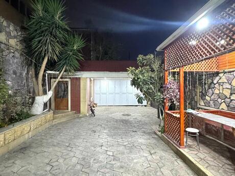 5 otaqlı həyət evi/bağ evi - Əhmədli m. - 350 m²
