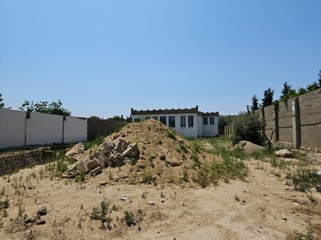 7 otaqlı həyət evi/bağ evi - Novxanı q. - 250 m²