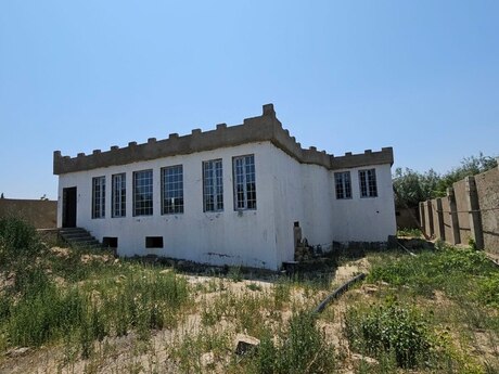 7 otaqlı həyət evi/bağ evi - Novxanı q. - 250 m²