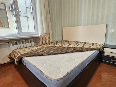 1 otaqlı köhnə tikili - Elmlər Akademiyası m. - 40 m²